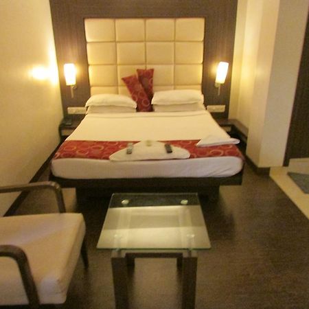 Hotel Mourya Residency Thane Buitenkant foto