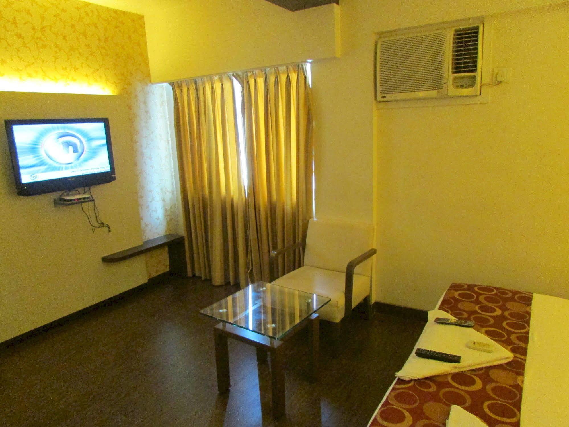 Hotel Mourya Residency Thane Buitenkant foto