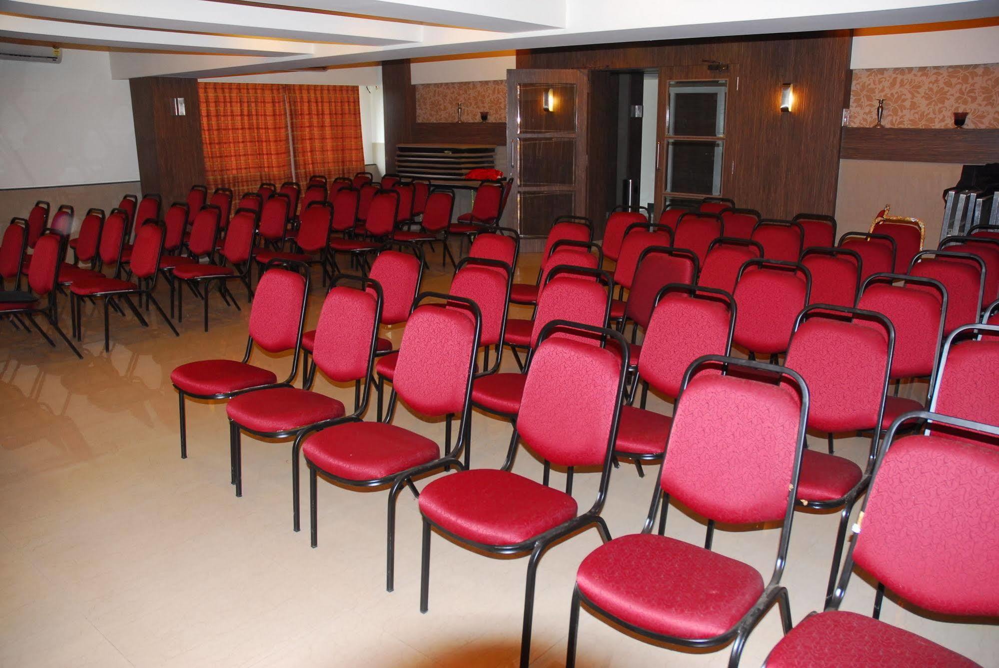 Hotel Mourya Residency Thane Buitenkant foto