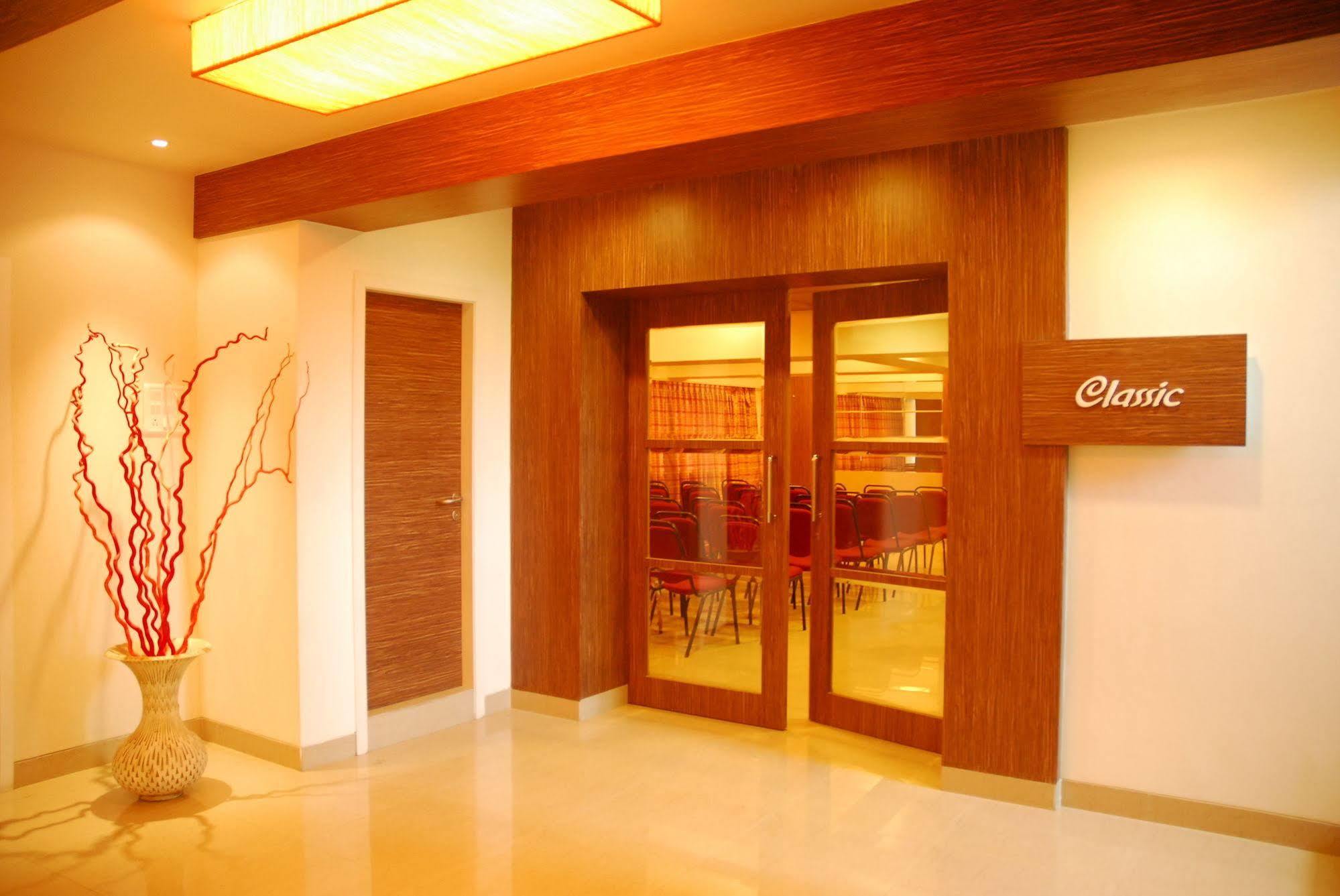Hotel Mourya Residency Thane Buitenkant foto