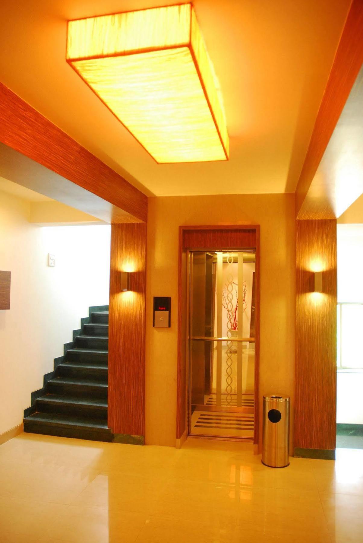 Hotel Mourya Residency Thane Buitenkant foto