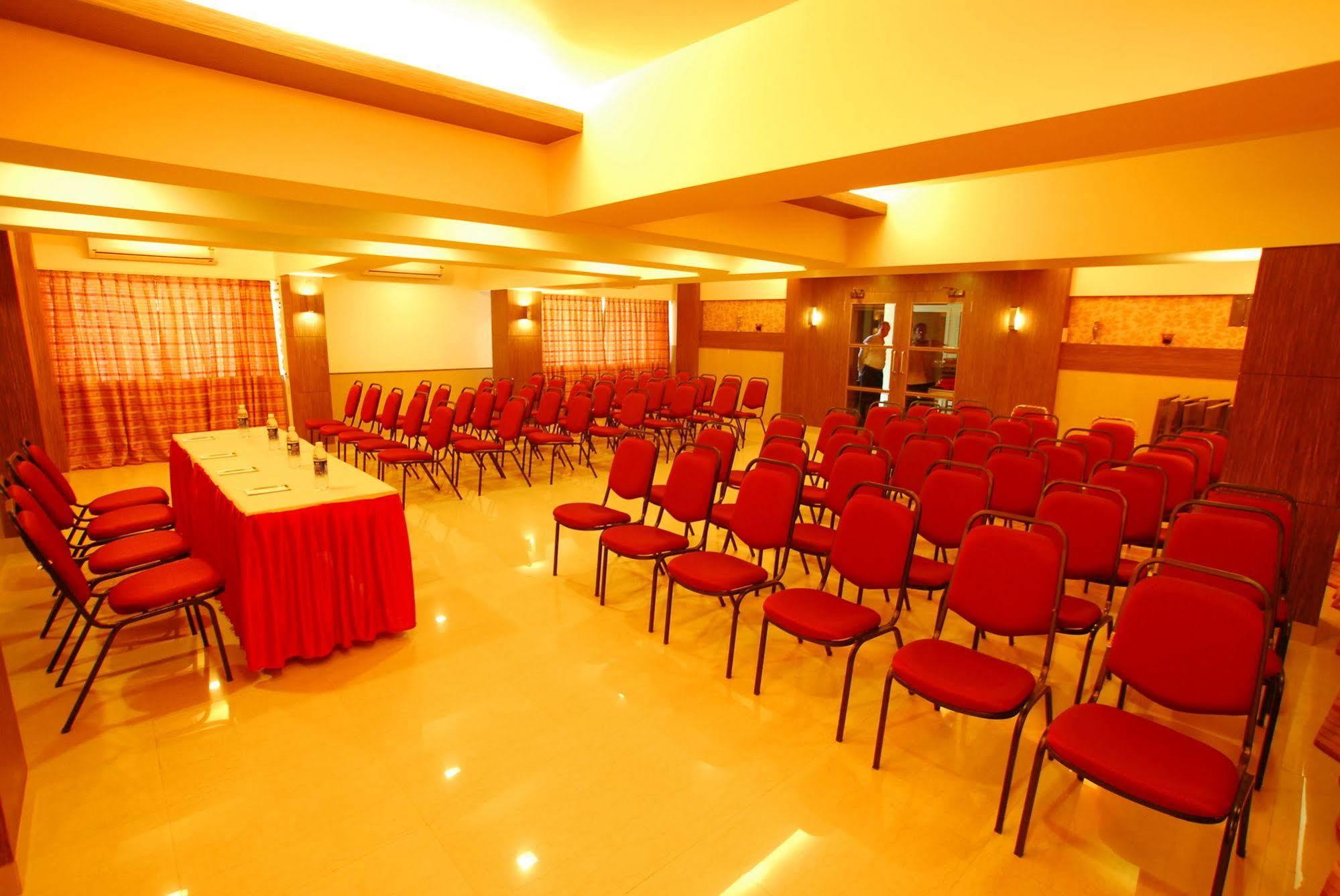 Hotel Mourya Residency Thane Buitenkant foto