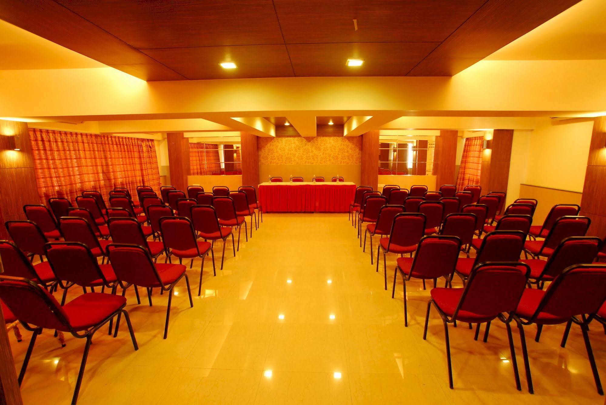Hotel Mourya Residency Thane Buitenkant foto